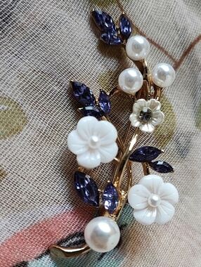 Purple Cubic Zirconia Faux Pearl Flower Floral Brooch Gold Tone Sweetness Pin